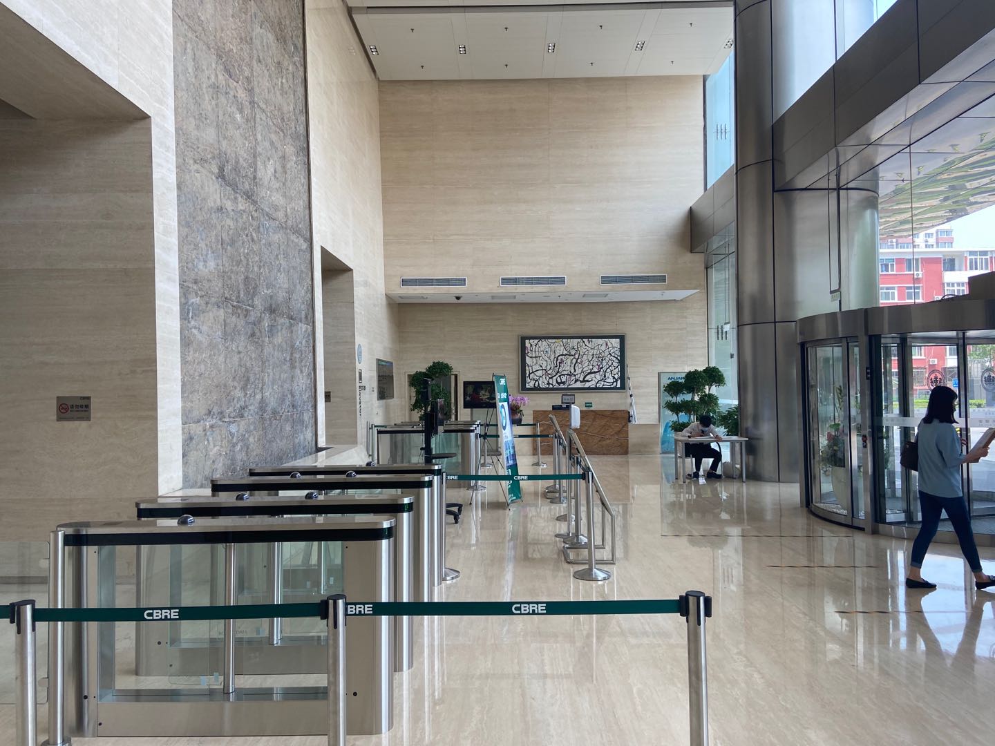 安联大厦出租实拍图1